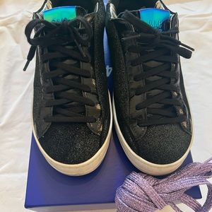 P448 black glitter with patent accents